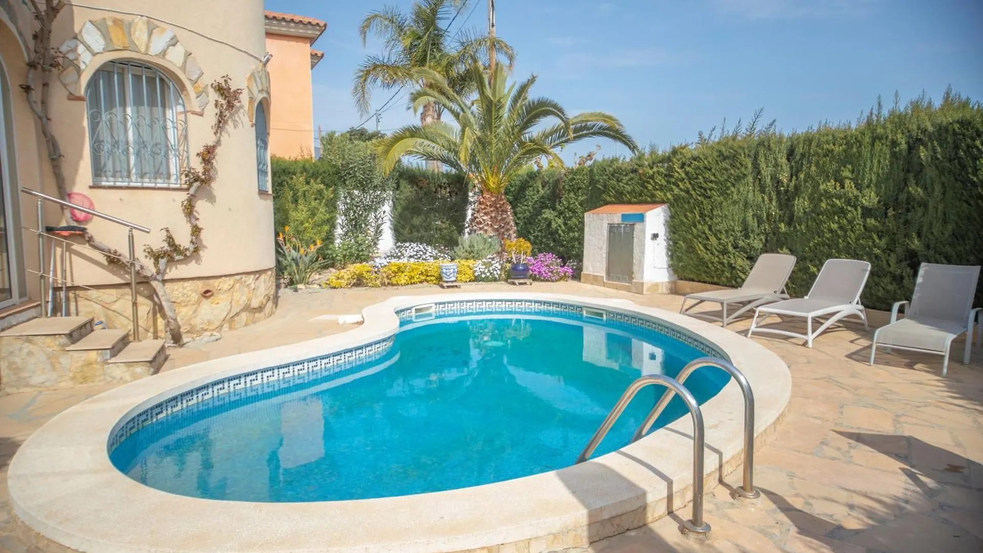Chalet Individual Con Piscina Privada En Miami Playa Spain