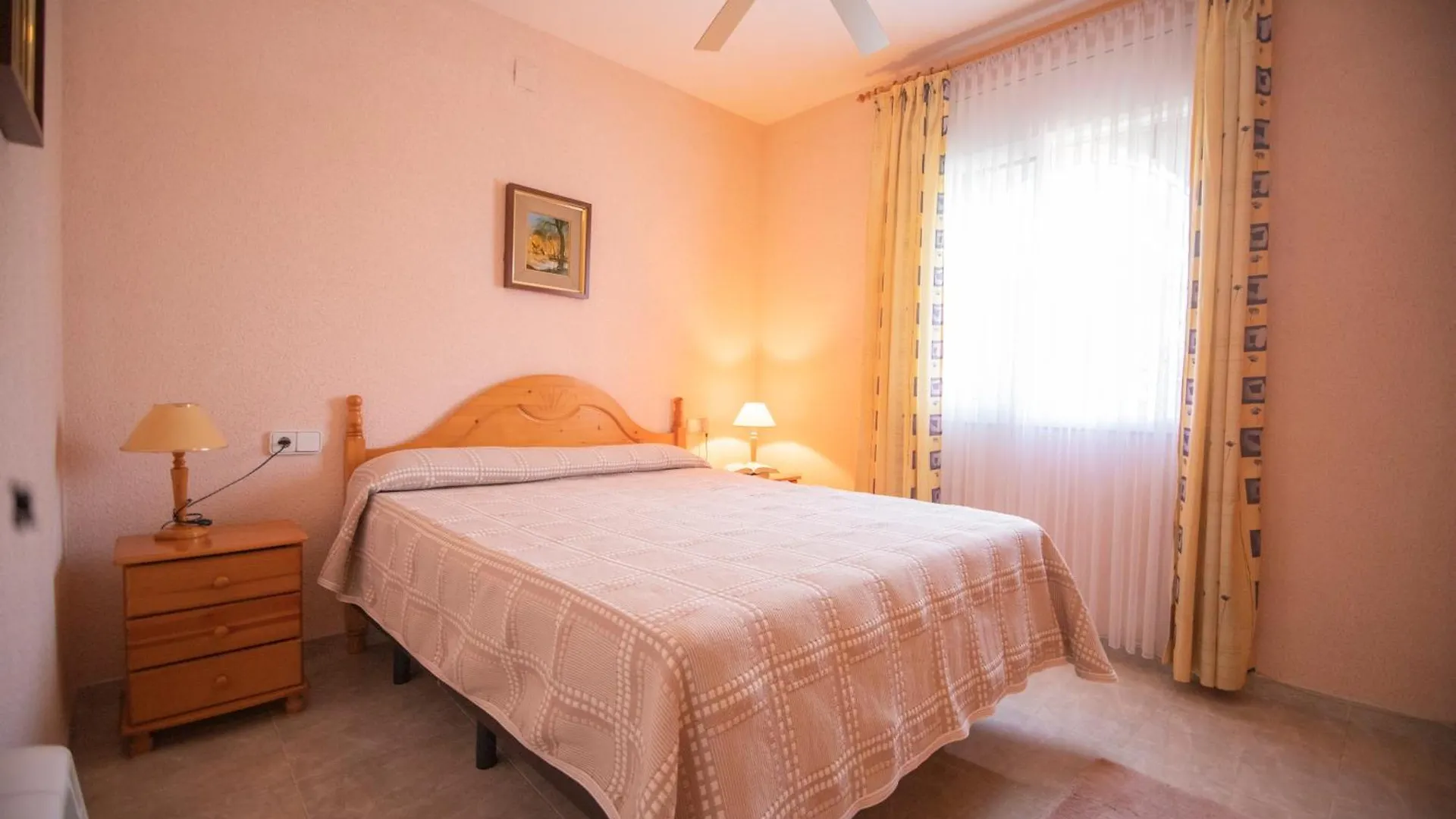 Chalet Individual Con Piscina Privada En Miami Playa Spain