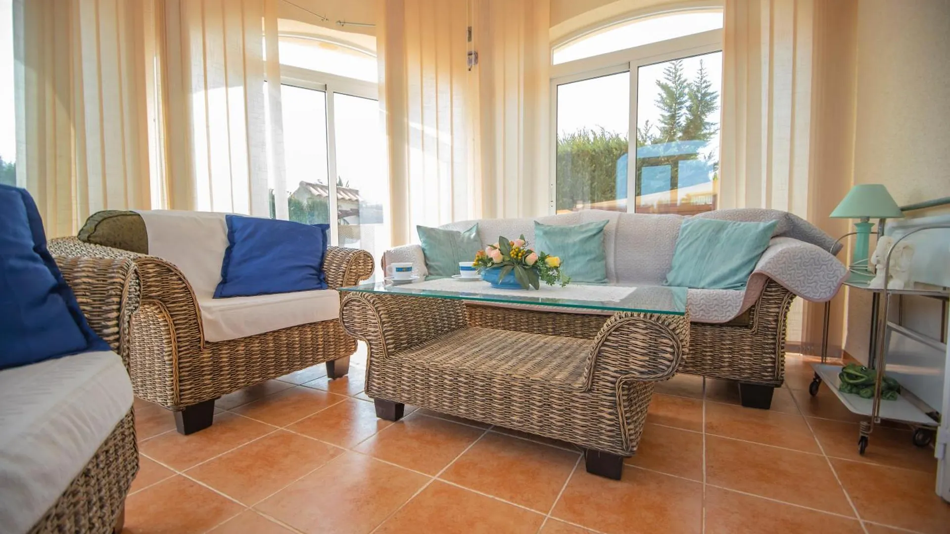 Chalet Individual Con Piscina Privada En Miami Playa