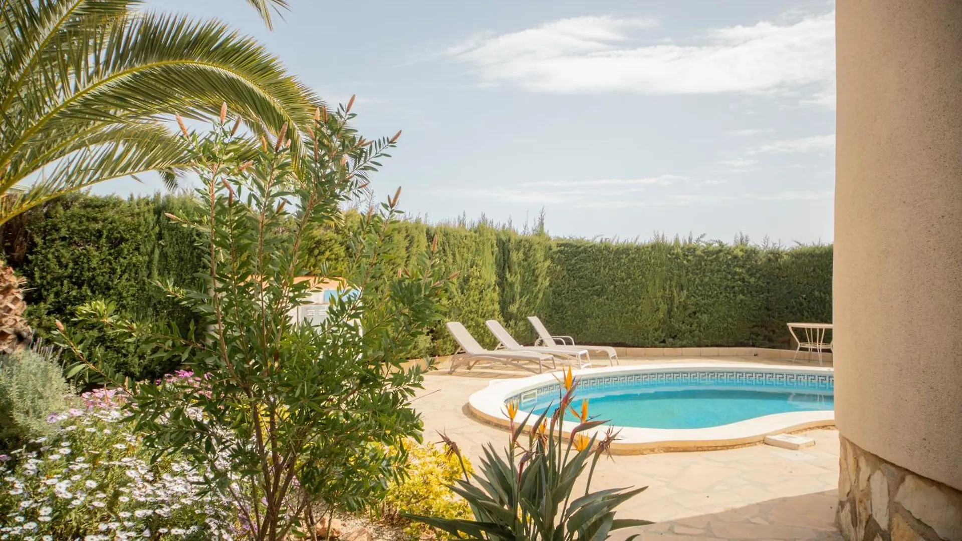 Chalet Individual Con Piscina Privada En Miami Playa