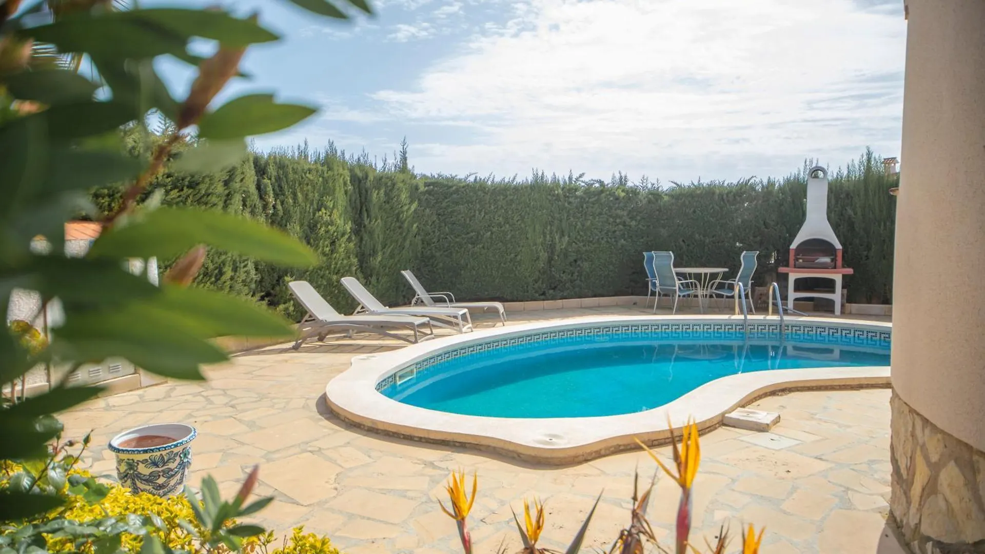 Chalet Individual Con Piscina Privada En Miami Playa