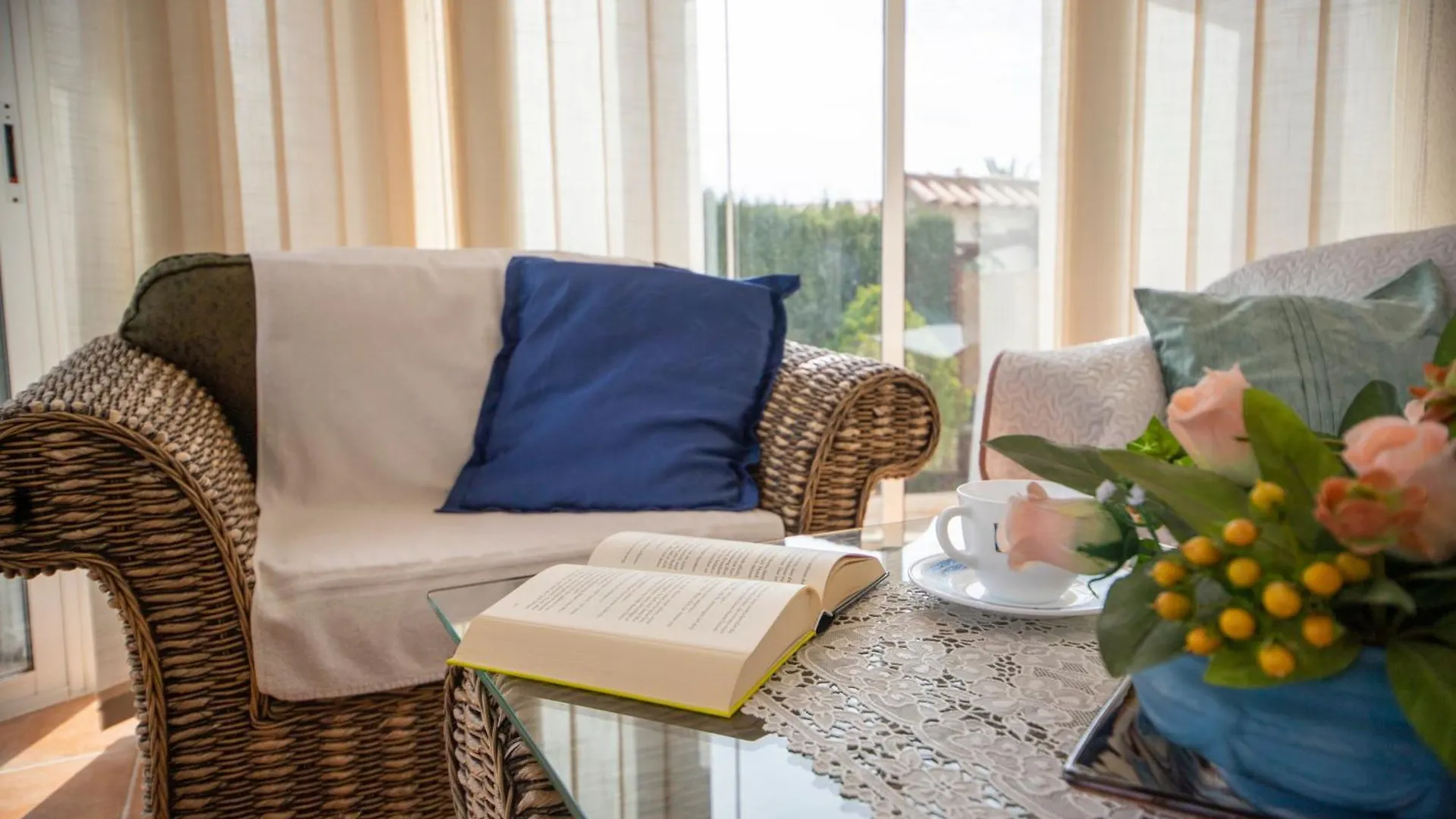 Chalet Individual Con Piscina Privada En Miami Playa Spain