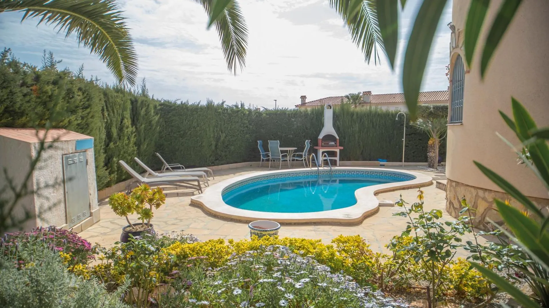 Chalet Individual Con Piscina Privada En Miami Playa